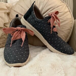 Tom’s Stylish Women's Polka Dot Sneakers with Pink Laces Size 8